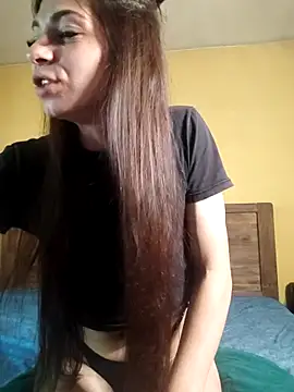 Snapshot of AntoniaHottie chatting on June 8, 7:31 am AntoniaHottie online show from June 8, 7:31 am