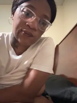 Snapshot of KiDaBrat chatting on April 7, 7:53 am KiDaBrat online show from April 7, 7:53 am