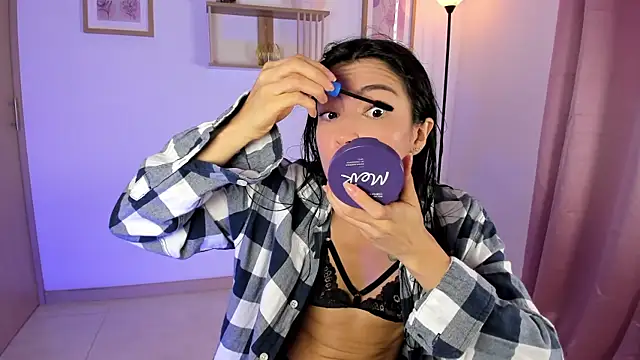 Snapshot of Lilabril chatting on May 20, 2:45 pm Lilabril online show from May 20, 2:45 pm