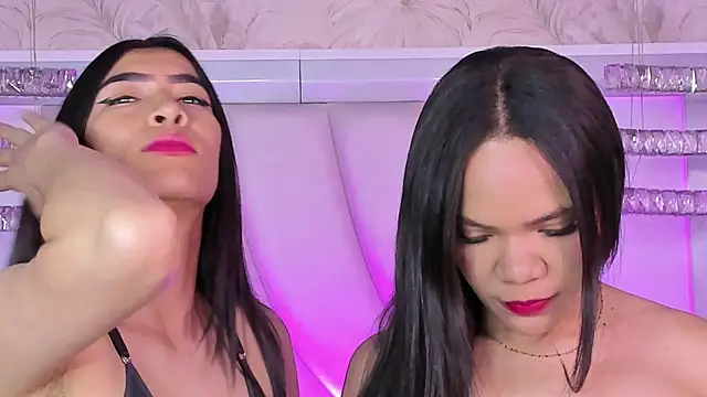 Snapshot of siara_and_zoe chatting on April 20, 11:28 pm siara and zoe online show from April 20, 11:28 pm