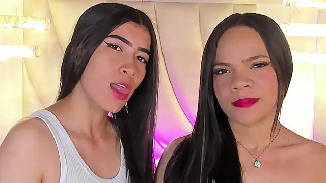 Snapshot of siara_and_zoe chatting on June 4, 11:00 pm siara and zoe online show from June 4, 11:00 pm