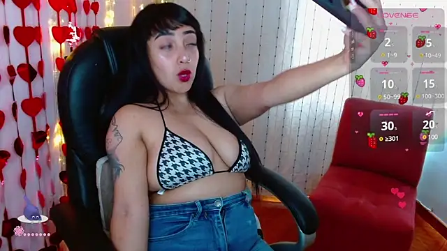 AmberGoddess  online show from March 4, 5:45 pm