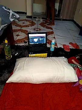 queennapal online show from March 21, 9:01 am