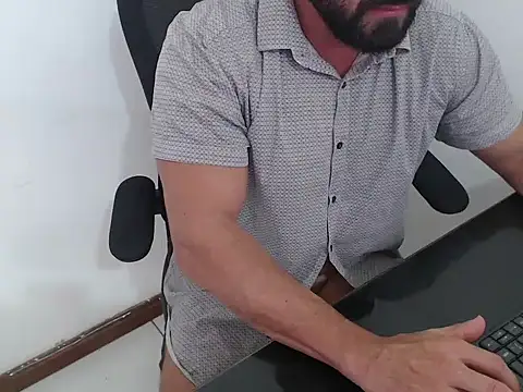 Snapshot of TopDaddy23 chatting on March 4, 7:42 pm TopDaddy23 online show from March 4, 7:42 pm