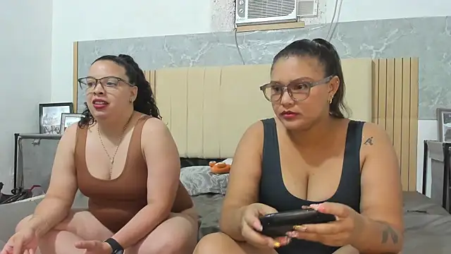 Danielaandximena online show from August 1, 4:23 am