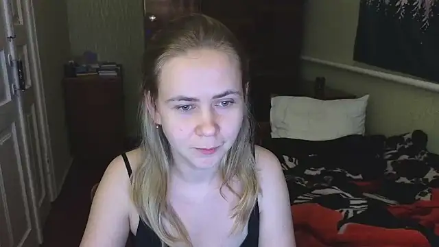 Snapshot of Riley_Roo chatting on December 11, 8:50 pm Riley Roo online show from December 11, 8:50 pm