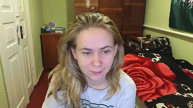 Snapshot of Riley_Roo chatting on December 13, 6:49 pm Riley Roo online show from December 13, 6:49 pm