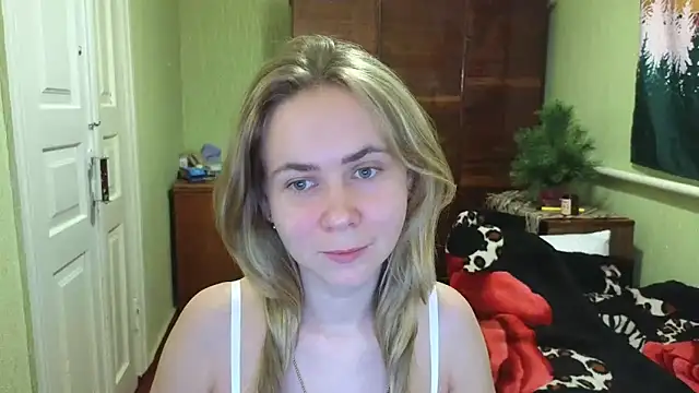 Snapshot of Riley_Roo chatting on December 15, 5:42 pm Riley Roo online show from December 15, 5:42 pm