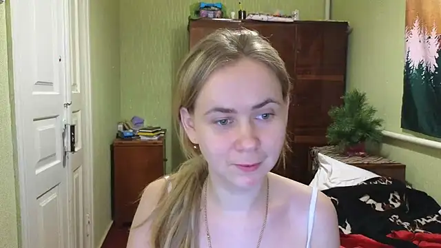 Snapshot of Riley_Roo chatting on December 18, 8:36 pm Riley Roo online show from December 18, 8:36 pm