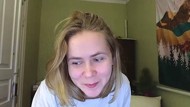 Snapshot of Riley_Roo chatting on January 1, 4:39 pm Riley Roo online show from January 1, 4:39 pm