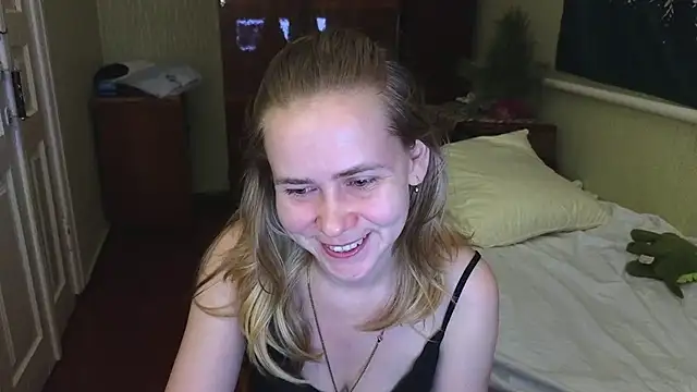 Snapshot of Riley_Roo chatting on January 2, 6:01 pm Riley Roo online show from January 2, 6:01 pm