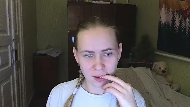 Snapshot of Riley_Roo chatting on January 9, 5:43 pm Riley Roo online show from January 9, 5:43 pm