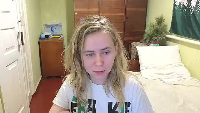 Snapshot of Riley_Roo chatting on January 14, 5:12 pm Riley Roo online show from January 14, 5:12 pm