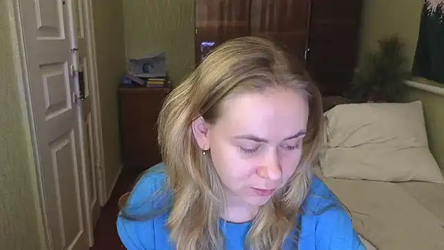 Snapshot of Riley_Roo chatting on January 15, 5:58 pm Riley Roo online show from January 15, 5:58 pm