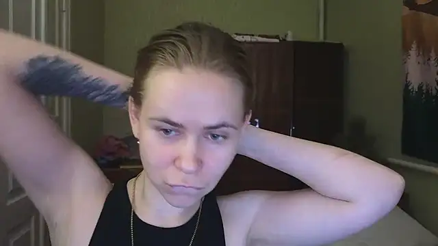 Snapshot of Riley_Roo chatting on January 18, 10:28 pm Riley Roo online show from January 18, 10:28 pm