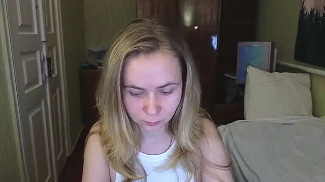 Snapshot of Riley_Roo chatting on February 4, 5:45 pm Riley Roo online show from February 4, 5:45 pm