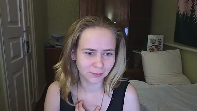 Snapshot of Riley_Roo chatting on February 5, 4:36 pm Riley Roo online show from February 5, 4:36 pm