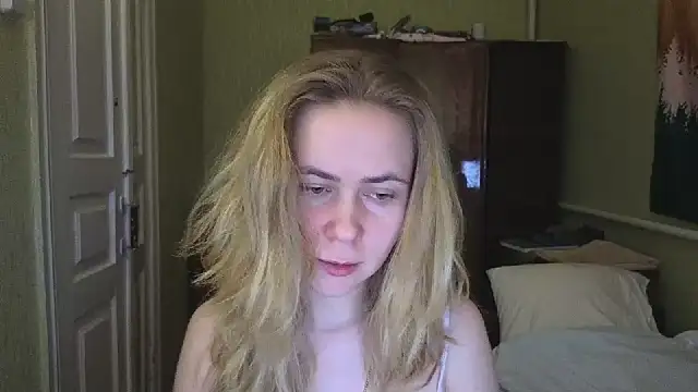 Snapshot of Riley_Roo chatting on February 8, 6:55 pm Riley Roo online show from February 8, 6:55 pm