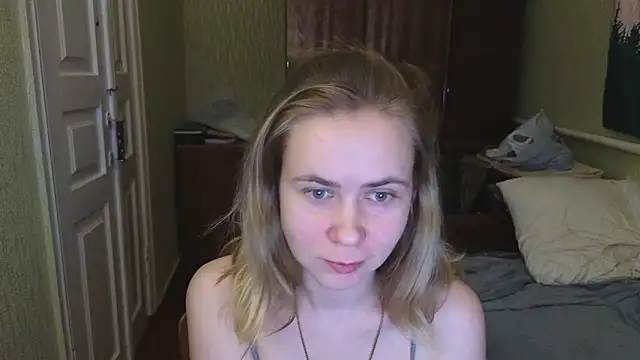 Snapshot of Riley_Roo chatting on February 9, 5:22 pm Riley Roo online show from February 9, 5:22 pm