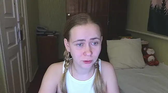 Snapshot of Riley_Roo chatting on February 14, 5:36 pm Riley Roo online show from February 14, 5:36 pm