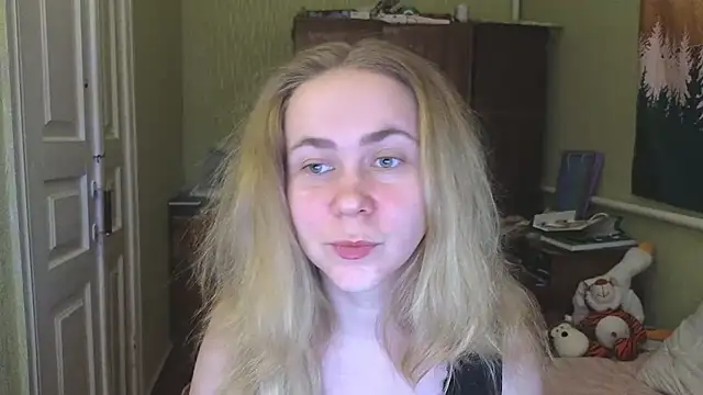 Snapshot of Riley_Roo chatting on March 9, 6:32 pm Riley Roo online show from March 9, 6:32 pm