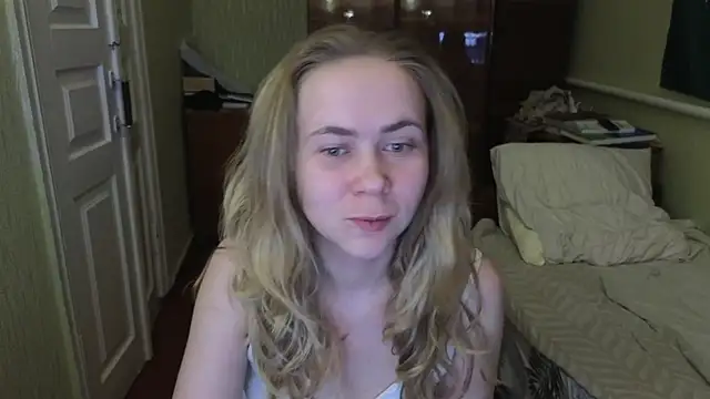 Snapshot of Riley_Roo chatting on March 22, 7:09 pm Riley Roo online show from March 22, 7:09 pm