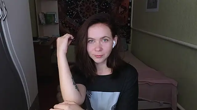 Snapshot of Riley_Roo chatting on September 17, 8:16 am Riley Roo online show from September 17, 8:16 am