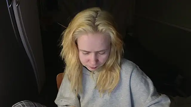 Riley Roo online show from January 6, 6:11 pm