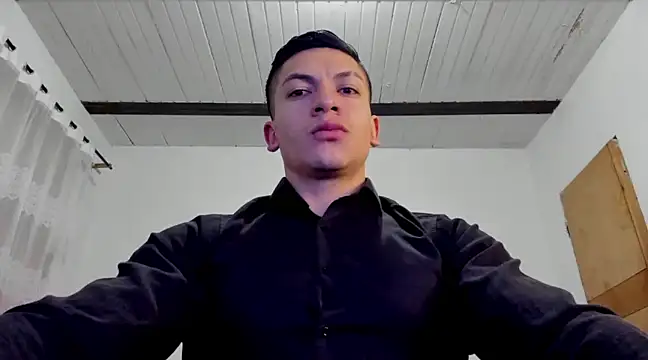 Snapshot of aquiles_51 chatting on December 5, 10:56 pm aquiles 51 online show from December 5, 10:56 pm