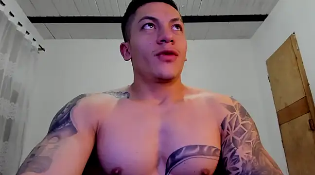 Snapshot of aquiles_51 chatting on December 13, 2:10 am aquiles 51 online show from December 13, 2:10 am