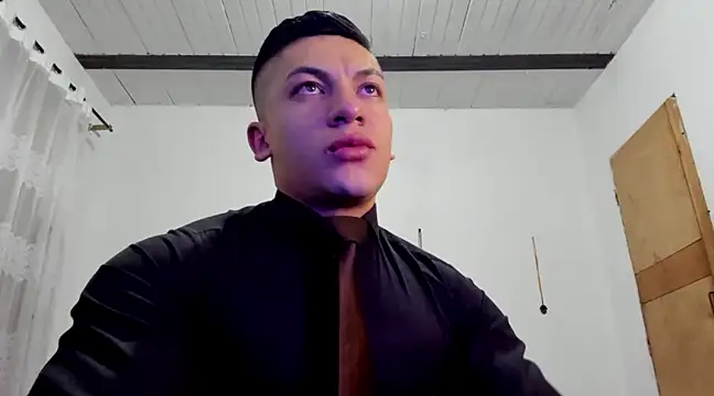 Snapshot of aquiles_51 chatting on December 14, 11:12 pm aquiles 51 online show from December 14, 11:12 pm