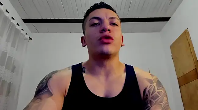Snapshot of aquiles_51 chatting on December 19, 1:18 am aquiles 51 online show from December 19, 1:18 am