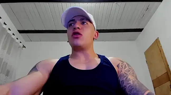 Snapshot of aquiles_51 chatting on December 24, 12:22 am aquiles 51 online show from December 24, 12:22 am