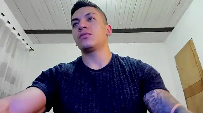 Snapshot of aquiles_51 chatting on December 29, 3:33 am aquiles 51 online show from December 29, 3:33 am