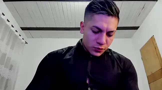 Snapshot of aquiles_51 chatting on January 17, 11:40 pm aquiles 51 online show from January 17, 11:40 pm