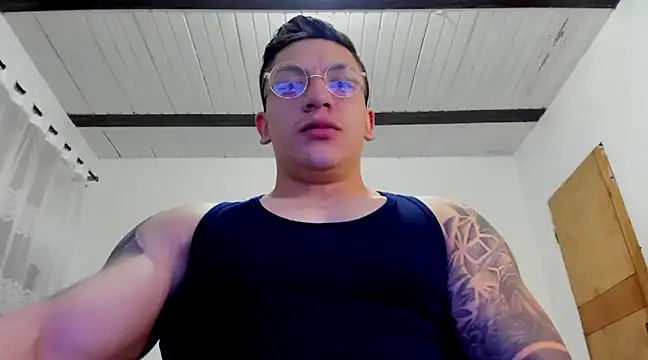 Snapshot of aquiles_51 chatting on January 19, 12:17 am aquiles 51 online show from January 19, 12:17 am
