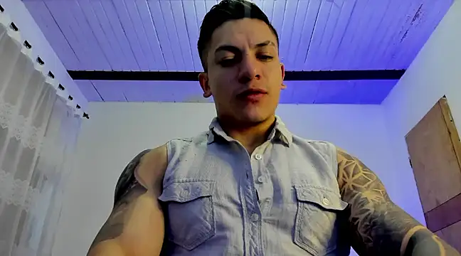 Snapshot of aquiles_51 chatting on March 4, 11:11 pm aquiles 51 online show from March 4, 11:11 pm
