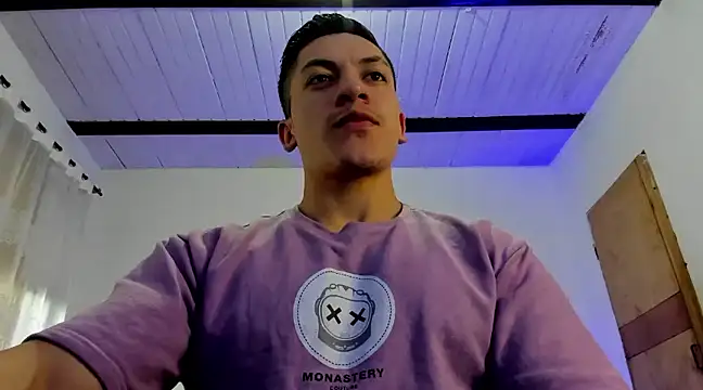 Snapshot of aquiles_51 chatting on March 9, 11:03 pm aquiles 51 online show from March 9, 11:03 pm