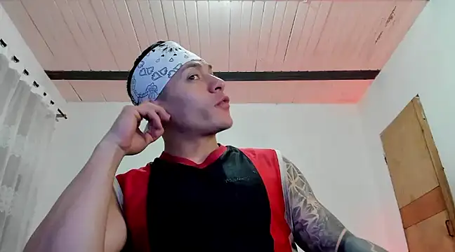 Snapshot of aquiles_51 chatting on March 18, 12:38 am aquiles 51 online show from March 18, 12:38 am