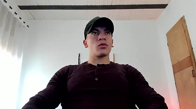 Snapshot of aquiles_51 chatting on March 20, 9:02 pm aquiles 51 online show from March 20, 9:02 pm