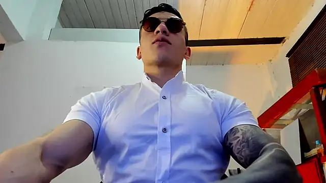 Snapshot of aquiles_51 chatting on September 9, 9:47 pm aquiles 51 online show from September 9, 9:47 pm