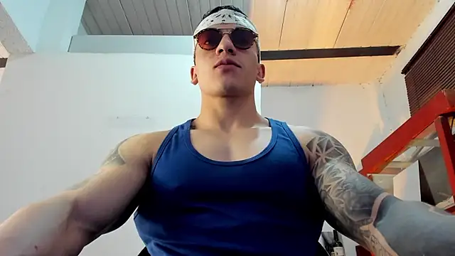 Snapshot of aquiles_51 chatting on September 11, 9:37 pm aquiles 51 online show from September 11, 9:37 pm