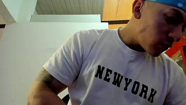 Snapshot of aquiles_51 chatting on September 12, 4:51 pm aquiles 51 online show from September 12, 4:51 pm