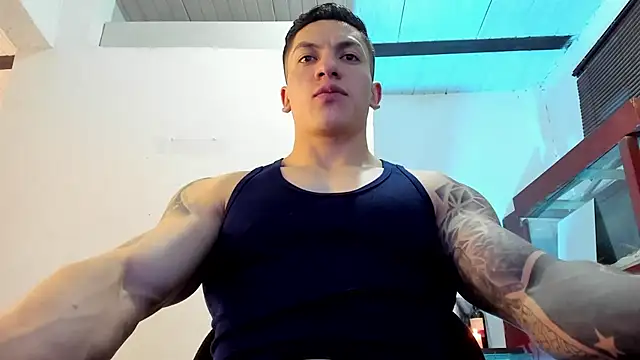 Snapshot of aquiles_51 chatting on September 15, 7:14 pm aquiles 51 online show from September 15, 7:14 pm