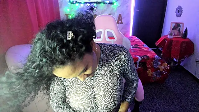 Snapshot of rayza_mature_154 chatting on December 19, 10:53 pm rayza mature 154 online show from December 19, 10:53 pm