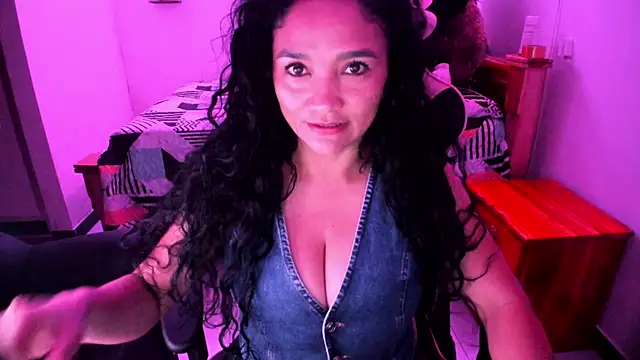 Snapshot of rayza_mature_154 chatting on April 28, 4:12 pm rayza mature 154 online show from April 28, 4:12 pm