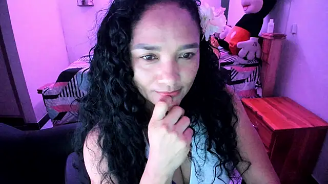 Snapshot of rayza_mature_154 chatting on May 9, 2:55 pm rayza mature 154 online show from May 9, 2:55 pm
