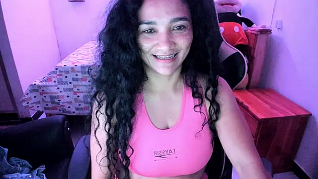 Snapshot of rayza_mature_154 chatting on June 4, 3:40 pm rayza mature 154 online show from June 4, 3:40 pm