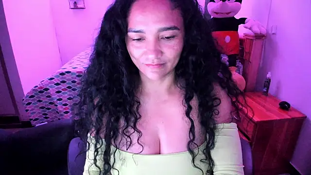 Snapshot of rayza_mature_154 chatting on June 6, 4:44 pm rayza mature 154 online show from June 6, 4:44 pm