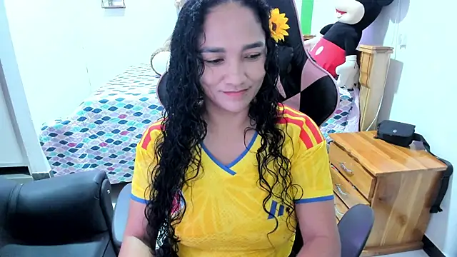 Snapshot of rayza_mature_154 chatting on June 7, 6:33 pm rayza mature 154 online show from June 7, 6:33 pm
